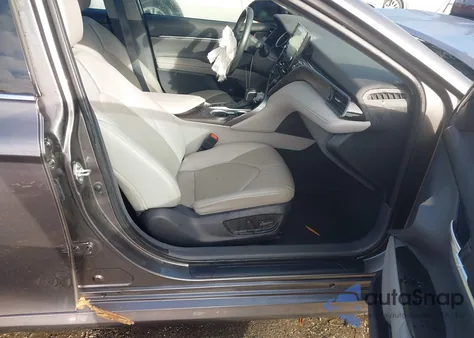 2024 Toyota Camry Xle z USA, uszkodzony, nr VIN 4T1F11AK9RU879044